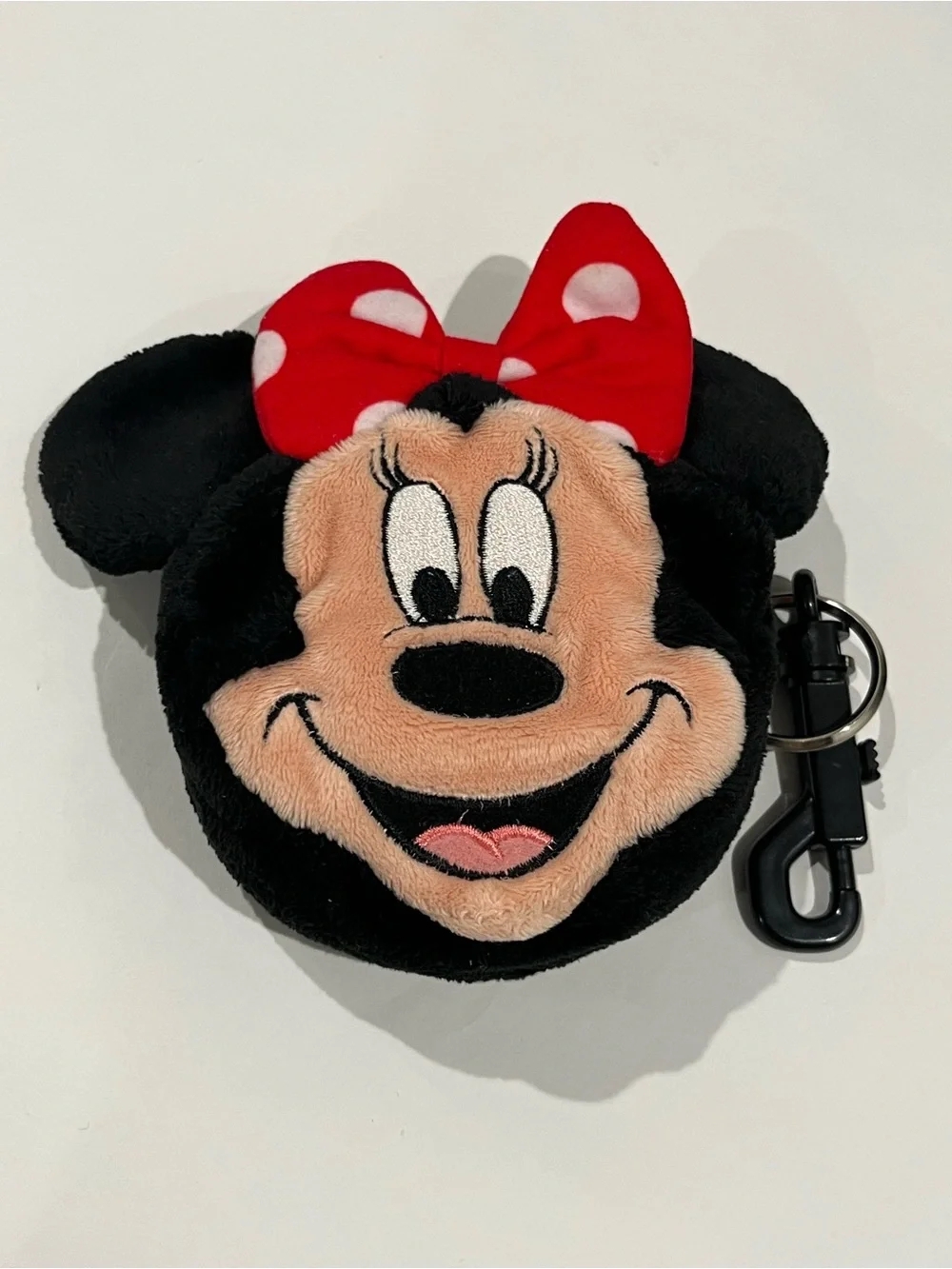 Has a key  Holder And Valet With Zipper In Top